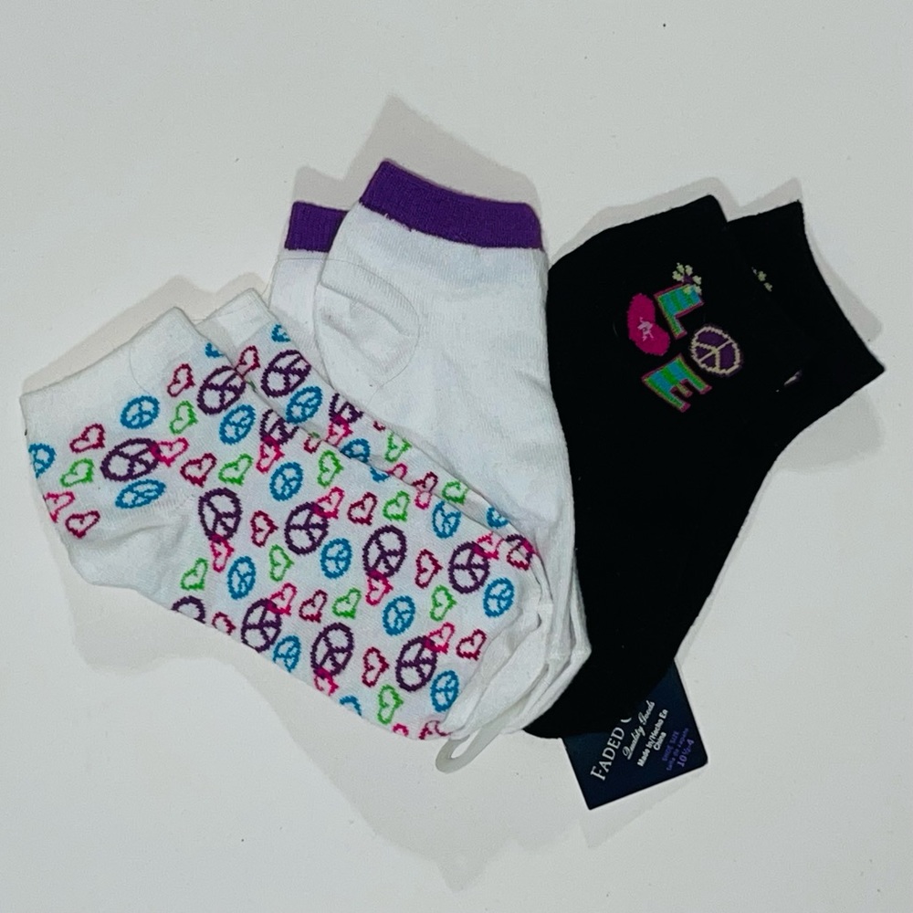 Faded Glory Set of 3 Peace & Love Socks, Size 6 to 10.5; 10.5 to 4